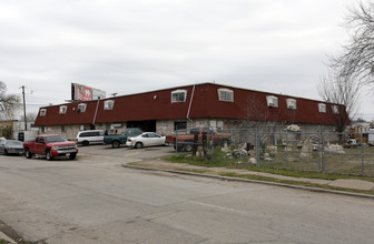 Star East Apartments in Dallas, TX - Foto de edificio - Building Photo