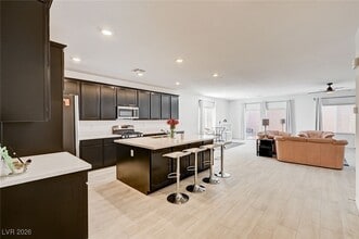 3791 McLeod Dr in Las Vegas, NV - Building Photo - Building Photo