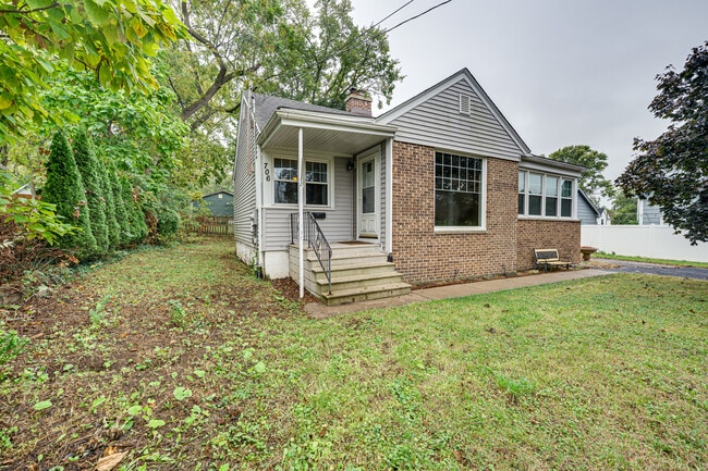 706 Michigan St in Wheaton, IL - Building Photo - Building Photo