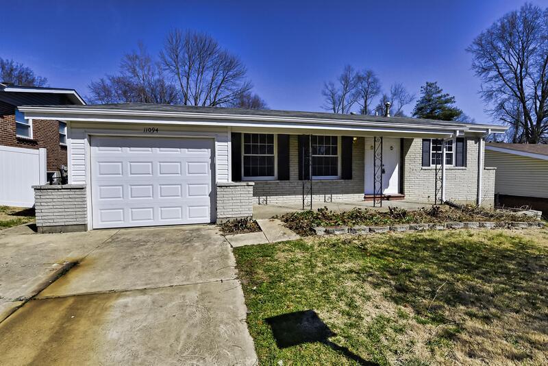 11094 Worchester Dr in St. Louis, MO - Building Photo