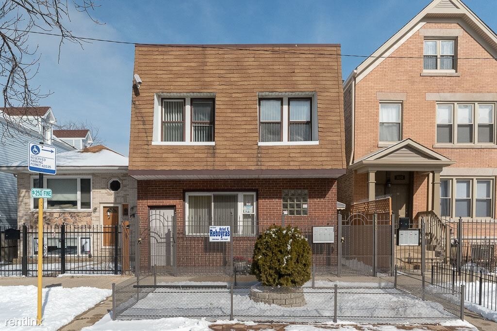 3650 W George St-Unit -Unit 2F in Chicago, IL - Building Photo