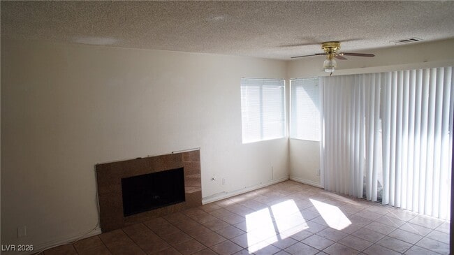 5047 Spencer St in Las Vegas, NV - Building Photo - Building Photo