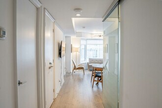 55 Avenue Rd, Unit SI ID1465889P in Toronto, ON - Building Photo - Building Photo