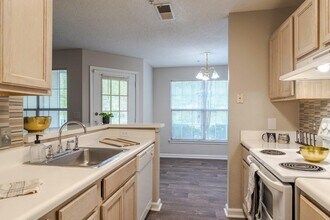 Keswick Village Apartments and Townhomes in Conyers, GA - Foto de edificio - Building Photo