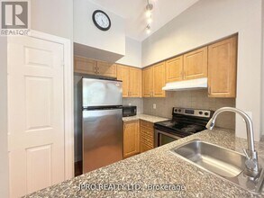 207-207 Wellesley St E in Toronto, ON - Building Photo - Building Photo