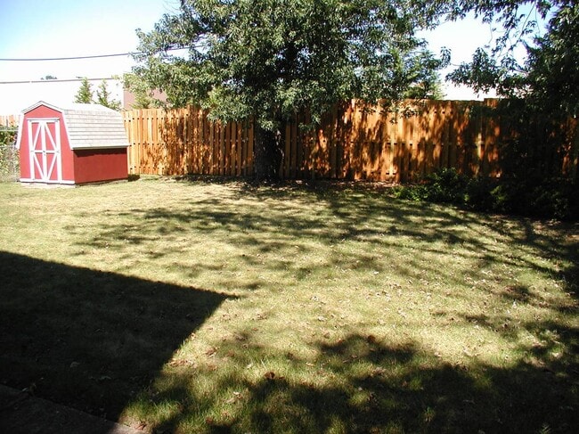 29 Knapp Ave, Unit FIRST FLOOR in Edison, NJ - Foto de edificio - Building Photo