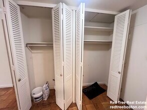 101 Monmouth St, Unit 104 in Brookline, MA - Foto de edificio - Building Photo