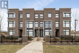 8208 Pine Valley Dr in Vaughan, ON - Building Photo