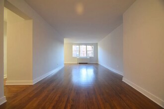 1540 Pelham Pkwy S in Bronx, NY - Building Photo - Building Photo