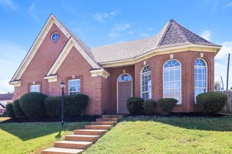 4011 Chesapeake Way in Memphis, TN - Foto de edificio - Building Photo