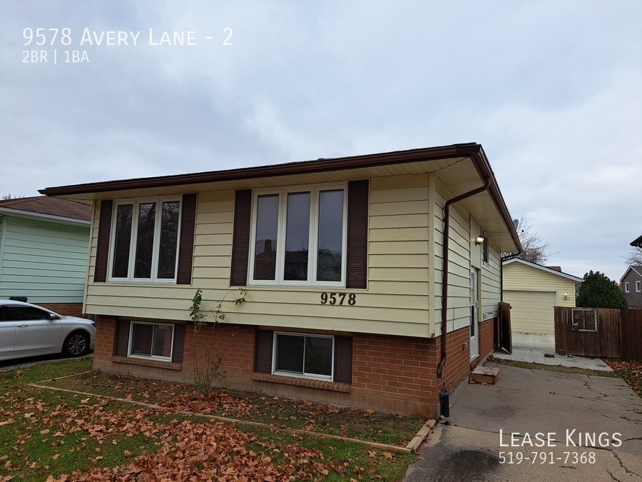 9578 Avery Ln in Windsor, ON - Building Photo