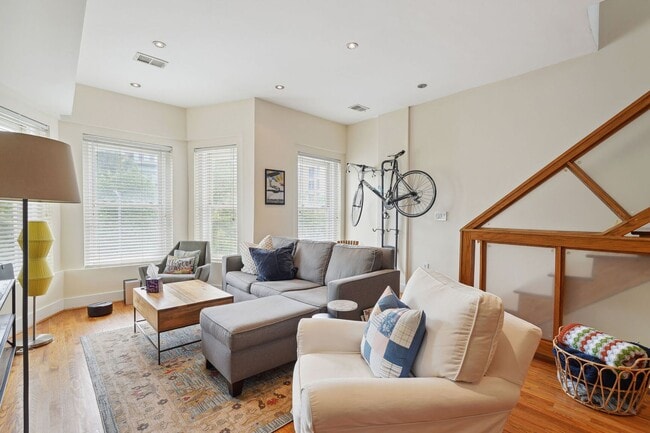 property at 1331 Fairmont St NW