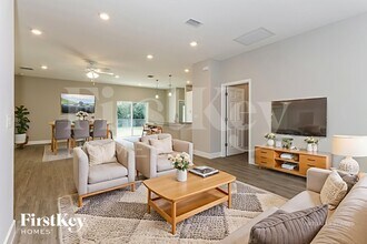 430 Warwick St SE in Palm Bay, FL - Foto de edificio - Building Photo