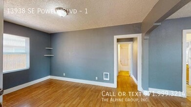 13938 SE Powell Blvd in Portland, OR - Building Photo - Building Photo
