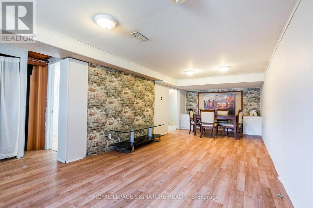 144 Overture Rd in Toronto, ON - Building Photo