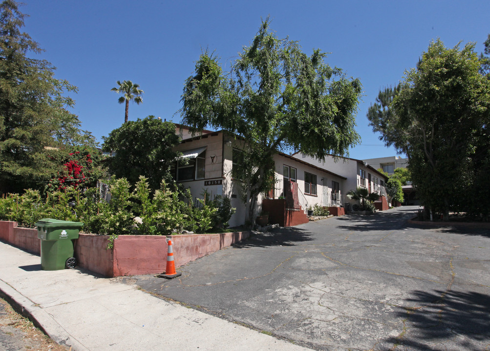 10150 Hillhaven Ave in Tujunga, CA - Building Photo