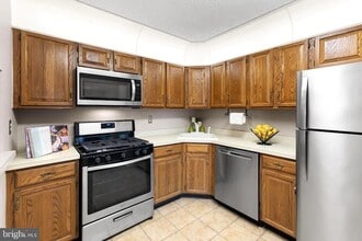 14 Cheverny Ct in Hamilton Township, NJ - Building Photo - Building Photo