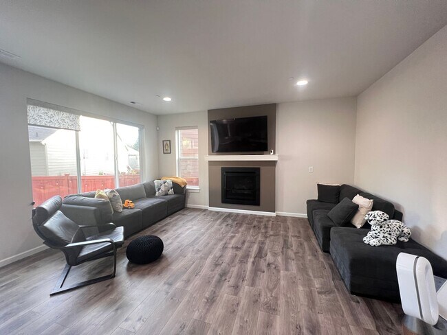 Beautiful Bothell Home! in Bothell, WA - Building Photo - Building Photo