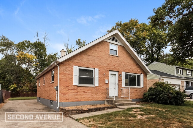 8243 Carrol Ave in Cincinnati, OH - Building Photo - Building Photo