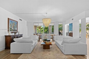 731 Crandon Blvd in Key Biscayne, FL - Building Photo