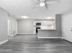 17426 Birchwood Ln in Ft. Myers, FL - Foto de edificio - Building Photo