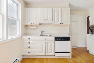 18 Newcastle Rd, Unit R in Boston, MA - Foto de edificio - Building Photo