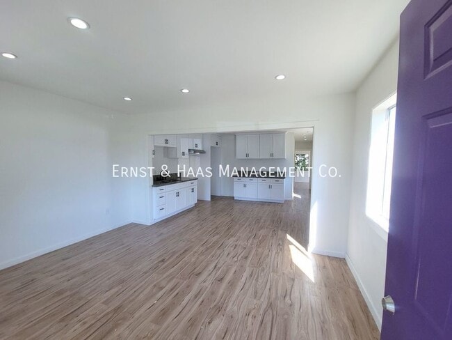 200 N Acacia Ave in Compton, CA - Building Photo - Building Photo