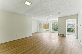 6905 W Cleburne Rd in Fort Worth, TX - Building Photo - Building Photo