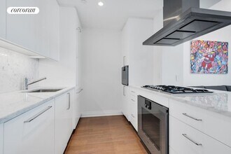 460 W 42nd St in New York, NY - Foto de edificio - Building Photo
