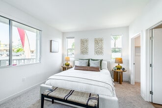 Dezi in San Diego, CA - Foto de edificio - Interior Photo