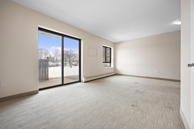 Brierwood Court in Brantford, ON - Building Photo - Interior Photo