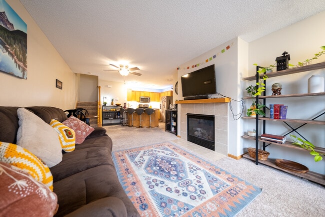 17526 Gillette Way in Lakeville, MN - Building Photo - Building Photo