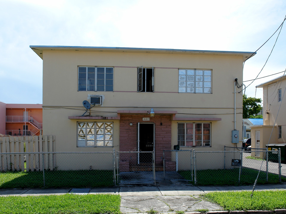 221 NW 7th Ave in Miami, FL - Building Photo