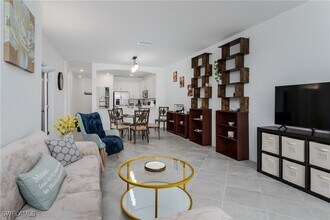 2140 Dragonfruit Wy in Naples, FL - Foto de edificio - Building Photo