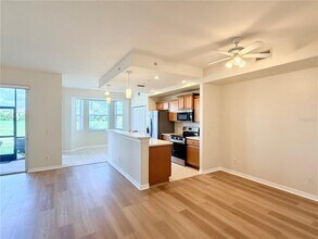 819 Fairwaycove Ln in Bradenton, FL - Foto de edificio - Building Photo