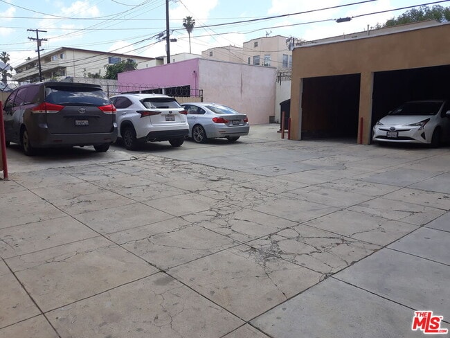 150 S Kenmore Ave in Los Angeles, CA - Building Photo - Building Photo