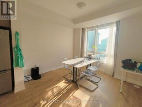 33 Thomas Armstrong Ln in Richmond Hill, ON - Building Photo - Building Photo