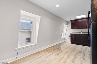 384 Ramapo Valley Rd in Oakland, NJ - Building Photo - Building Photo