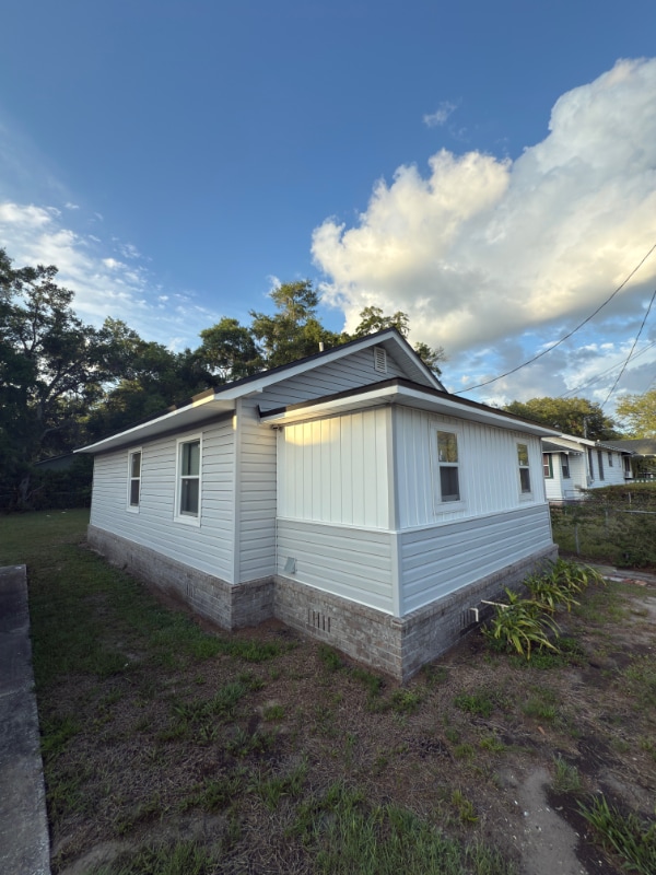 property at 417 W 25th St