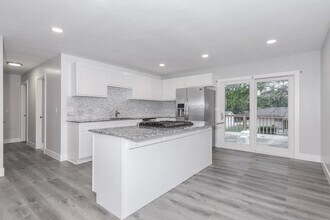 707 Chester Dr in Normal, IL - Foto de edificio - Building Photo