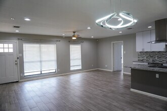 211 Beverly Dr in San Antonio, TX - Building Photo - Building Photo