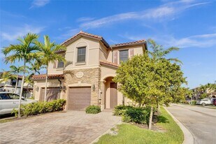 5013 Vulcan Way in Davie, FL - Building Photo