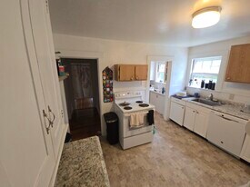 281 Lowell Ave, Unit 1 in Newton, MA - Building Photo