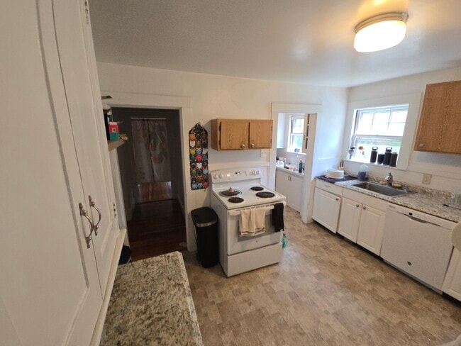 281 Lowell Ave, Unit 1