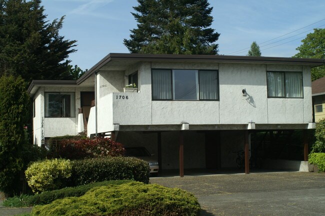 1704-1708 NW 62nd St in Seattle, WA - Foto de edificio - Building Photo