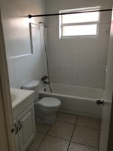 2232 NE 171 St in North Miami Beach, FL - Foto de edificio - Building Photo