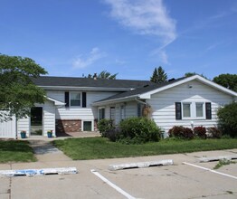 2778 33rd Ave in Columbus, NE - Foto de edificio - Building Photo