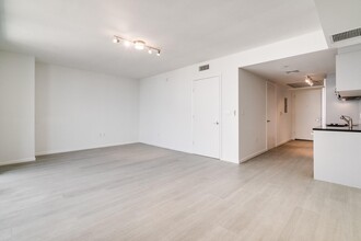 50 Biscayne Blvd, Unit 5003 in Miami, FL - Building Photo - Building Photo