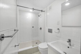 210-220 E 22nd St in New York, NY - Building Photo - Building Photo