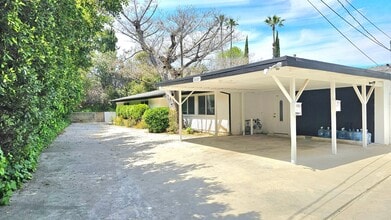 20811 Tiara St in Los Angeles, CA - Building Photo - Building Photo